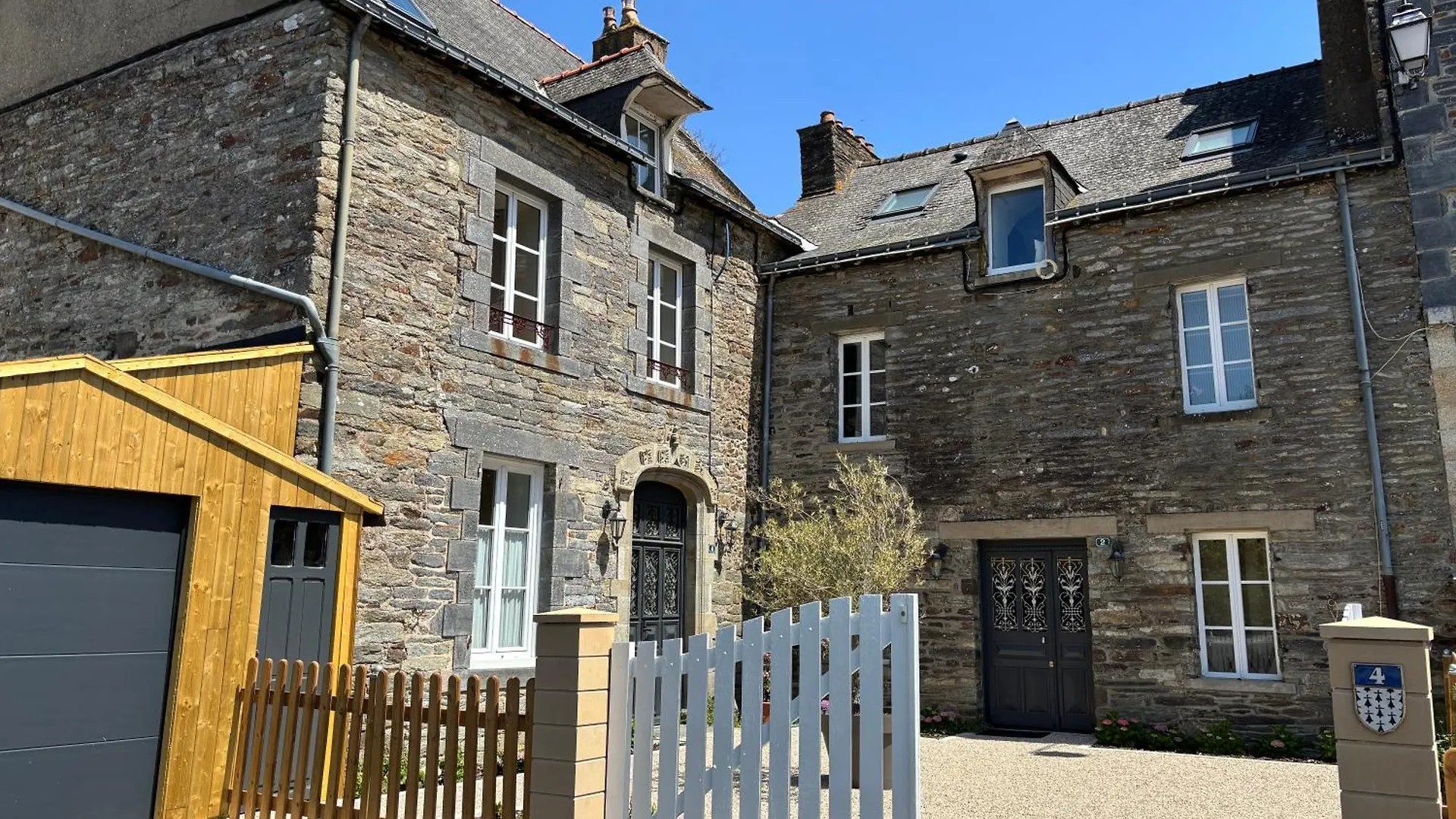 L'Echappee Belle Bed and Breakfast Sixt-sur-Aff Frankrike