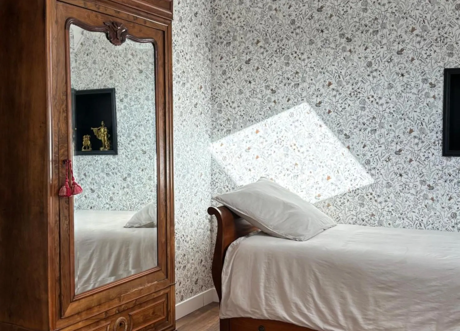 L'Echappee Belle Bed and Breakfast Sixt-sur-Aff Frankrike