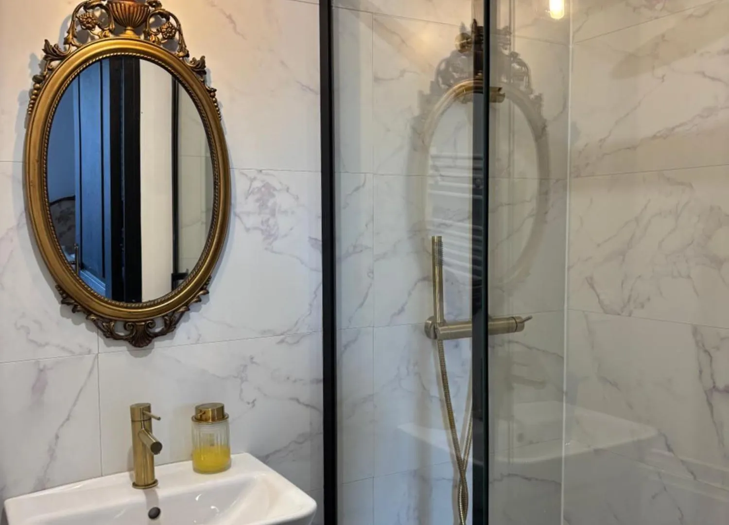 L'Echappee Belle Bed and Breakfast Sixt-sur-Aff 0*,